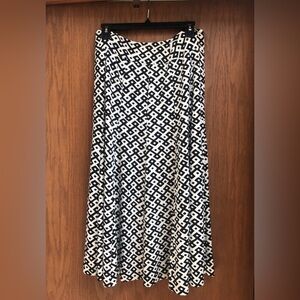 Anne Klein Black and White Flared Geometric Design Skirt
